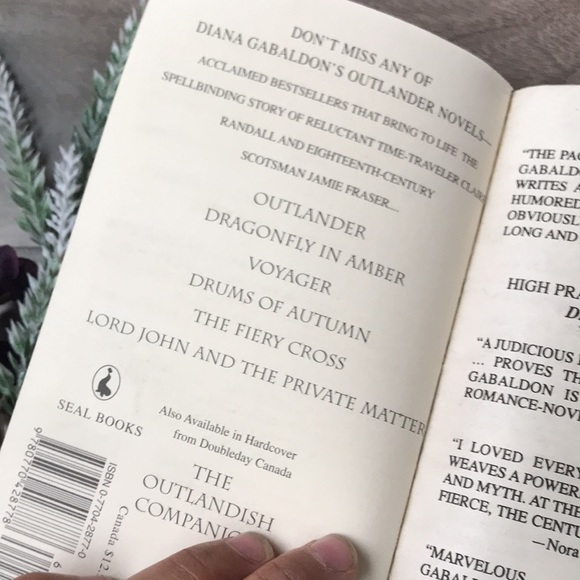 📚 4/$20 Dragonfly in Amber by Diana Gabaldon - Picture 4 of 4